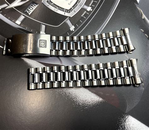 Genuine Omega 1469/813 Bracelet 18mm.